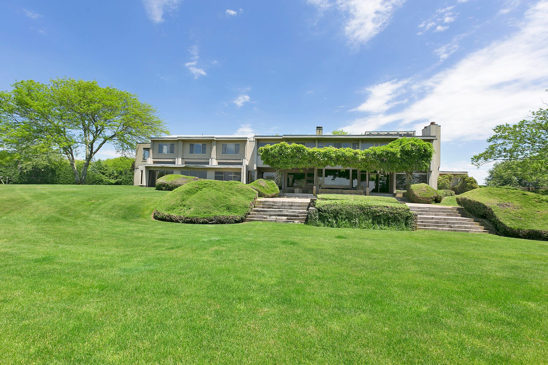 9 Morgan Hill Way Bridgehampton, NY 11932 - Photo 11 of 18 a view of a house with a backyard
