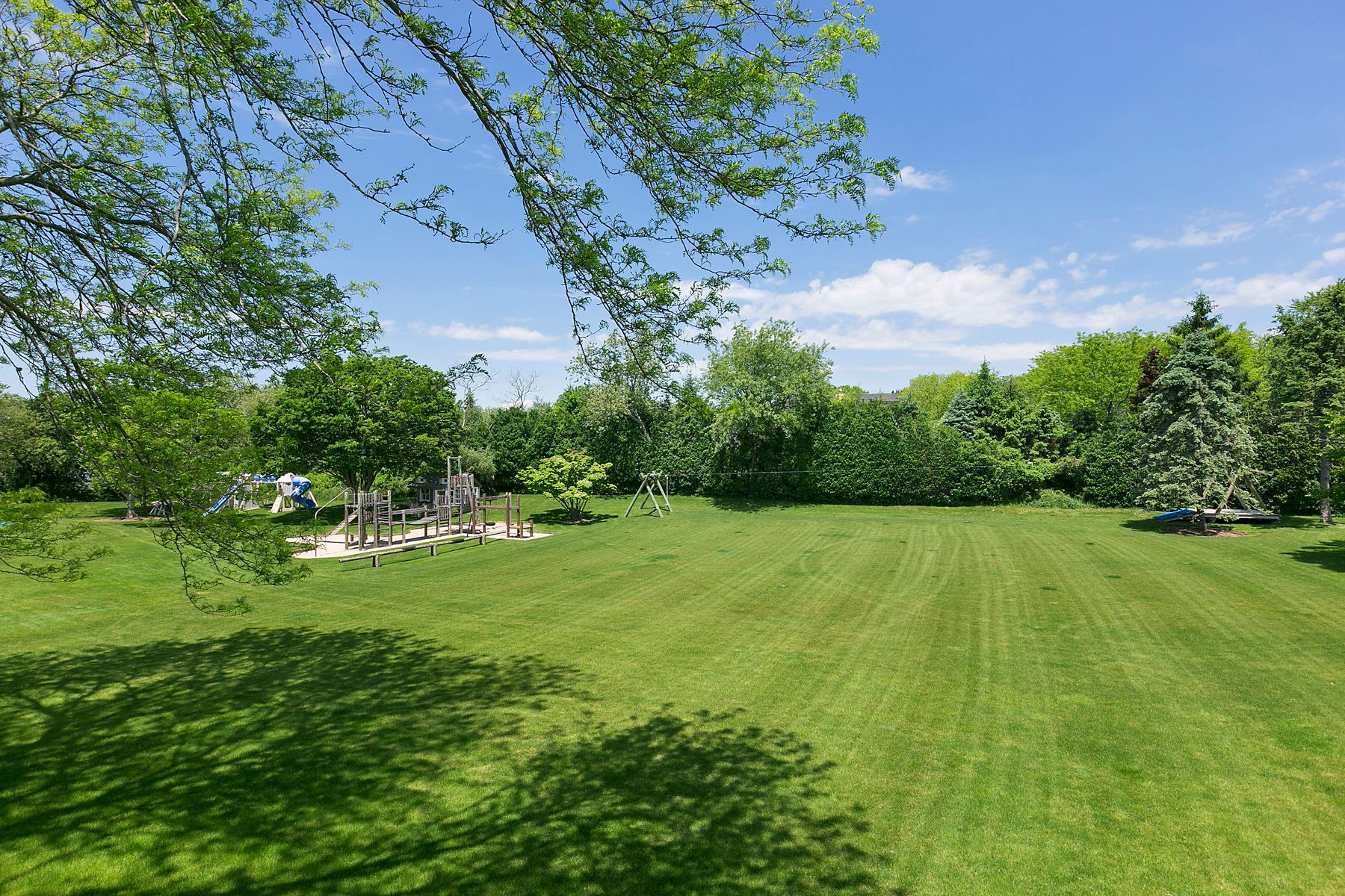 9 Morgan Hill Way Bridgehampton, NY 11932 - Photo 16 of 18 a yard with lots of green space