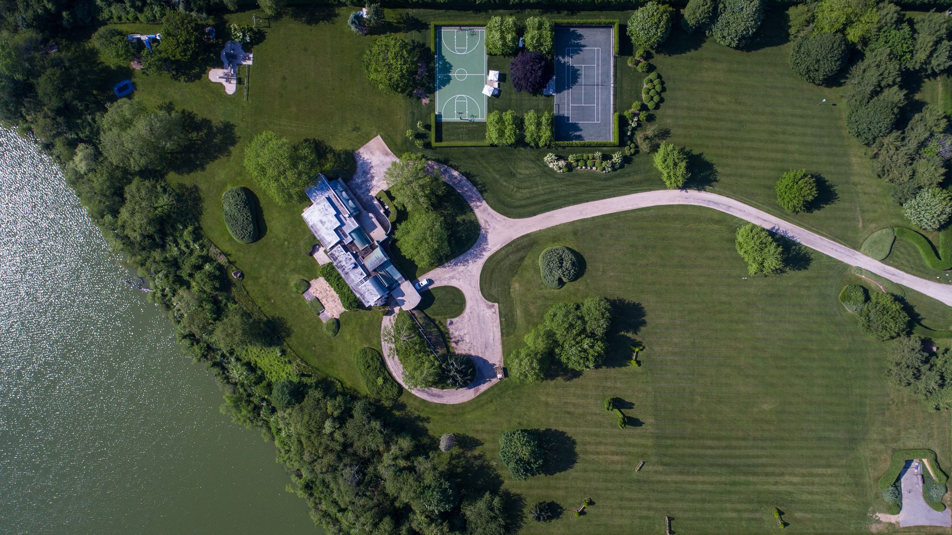 9 Morgan Hill Way Bridgehampton, NY 11932 - Photo 4 of 18 an aerial view of a house having outdoor space