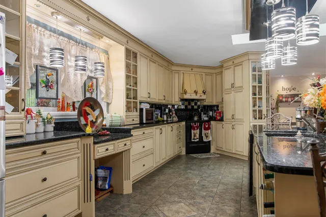 $699,900 | 128 Fuller Drive, Canaan, VT 05903