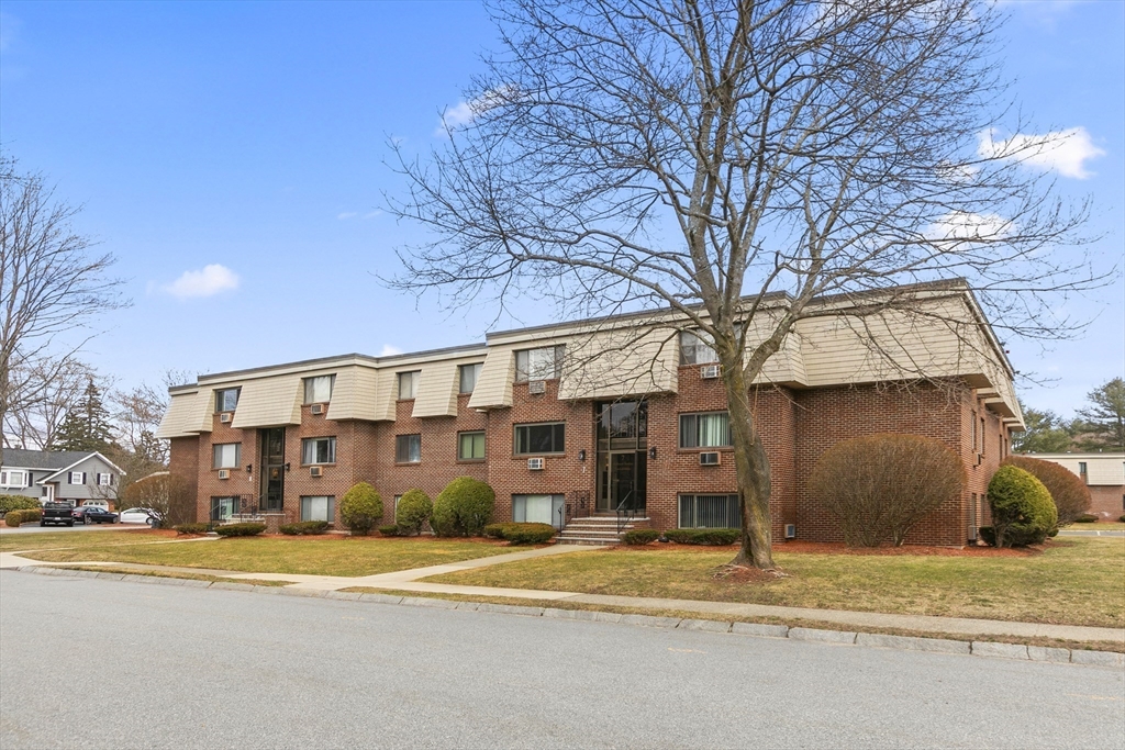 7 Hallmark Gardens, Unit 7 Burlington, MA 01803 - Photo 1 of 21