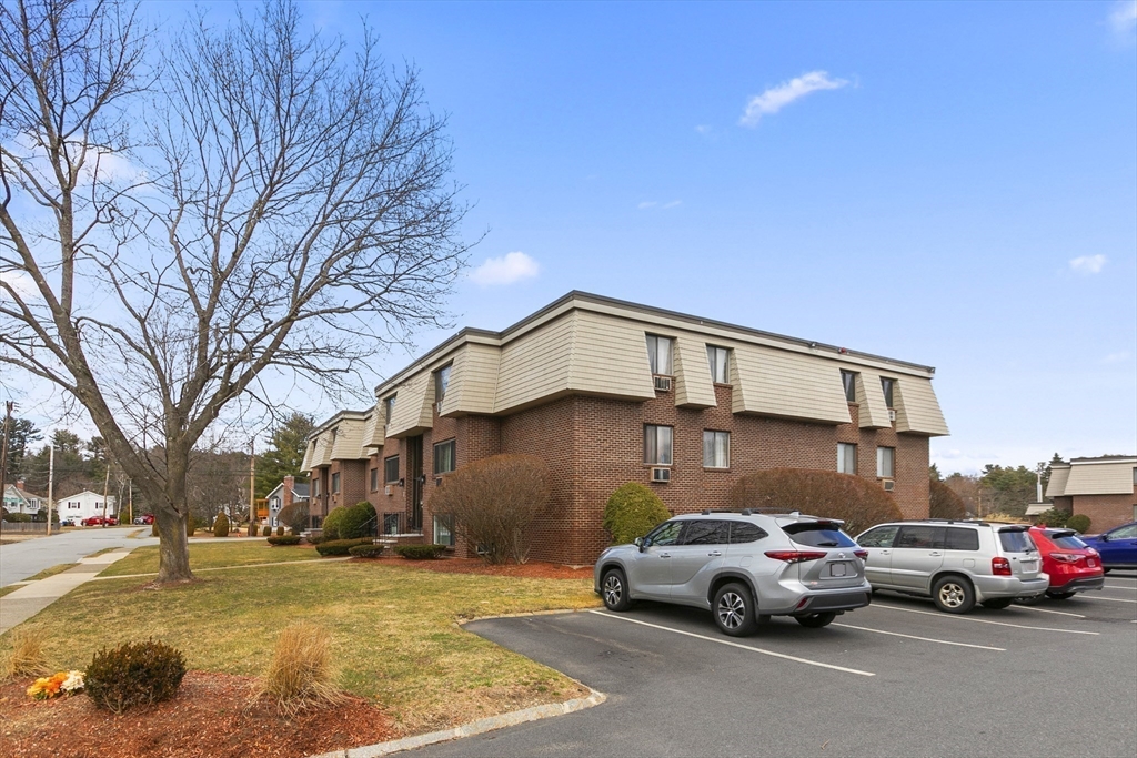 7 Hallmark Gardens, Unit 7 Burlington, MA 01803 - Photo 18 of 21