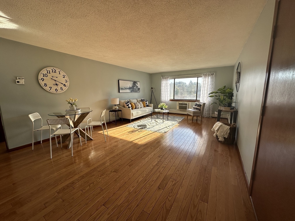 7 Hallmark Gardens, Unit 7 Burlington, MA 01803 - Photo 4 of 21