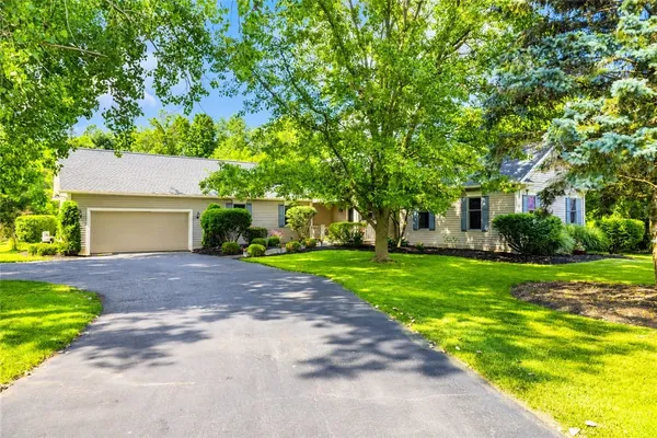$499,900 | 17 Trout Creek Run, Mendon, NY 14472