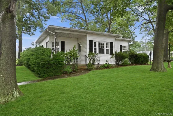 $599,999 | 89 West 4th Street, Ronkonkoma, NY 11779