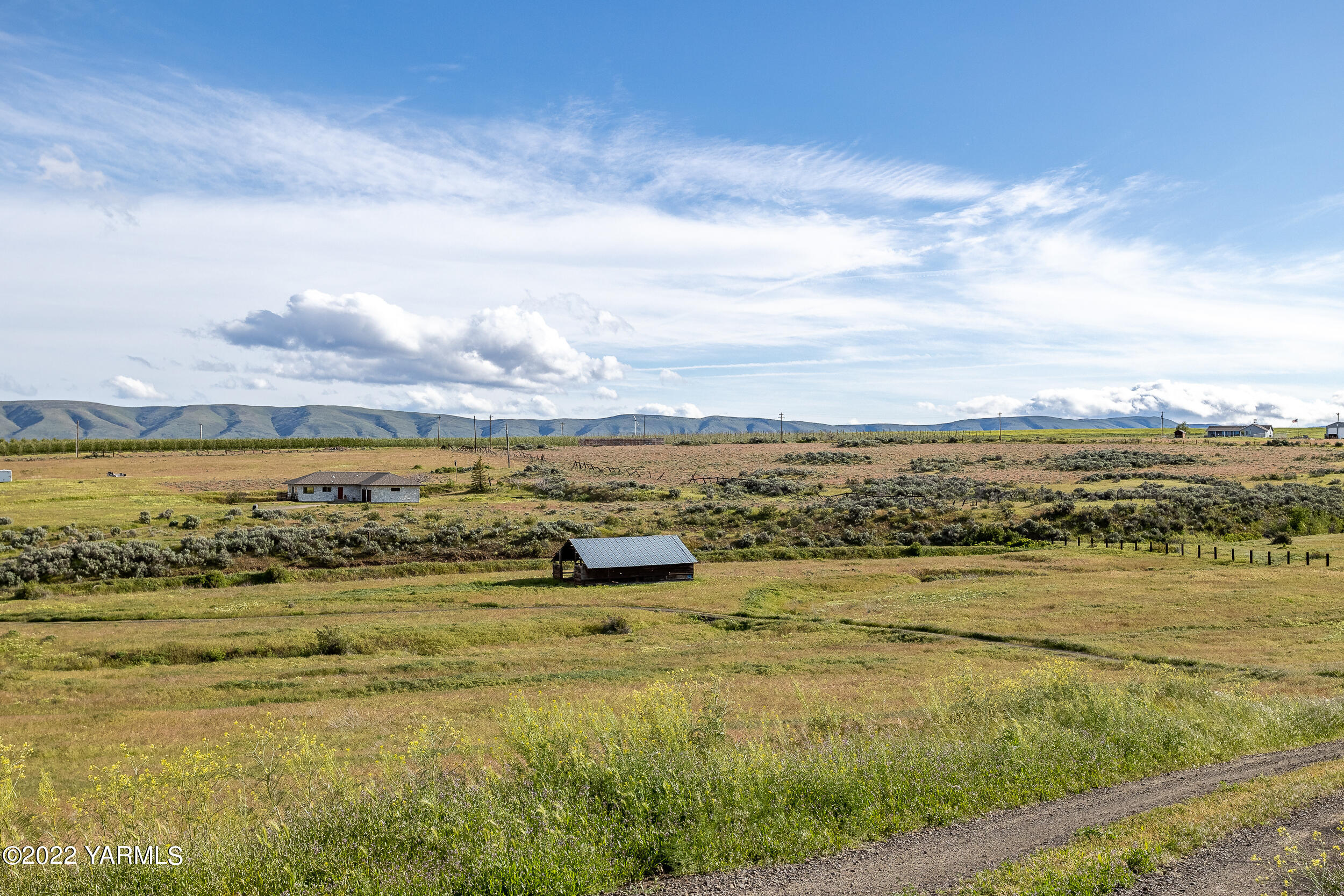 2450 Cook Road Yakima, WA 98908 - Photo 2 of 52 a view of an ocean view and beach