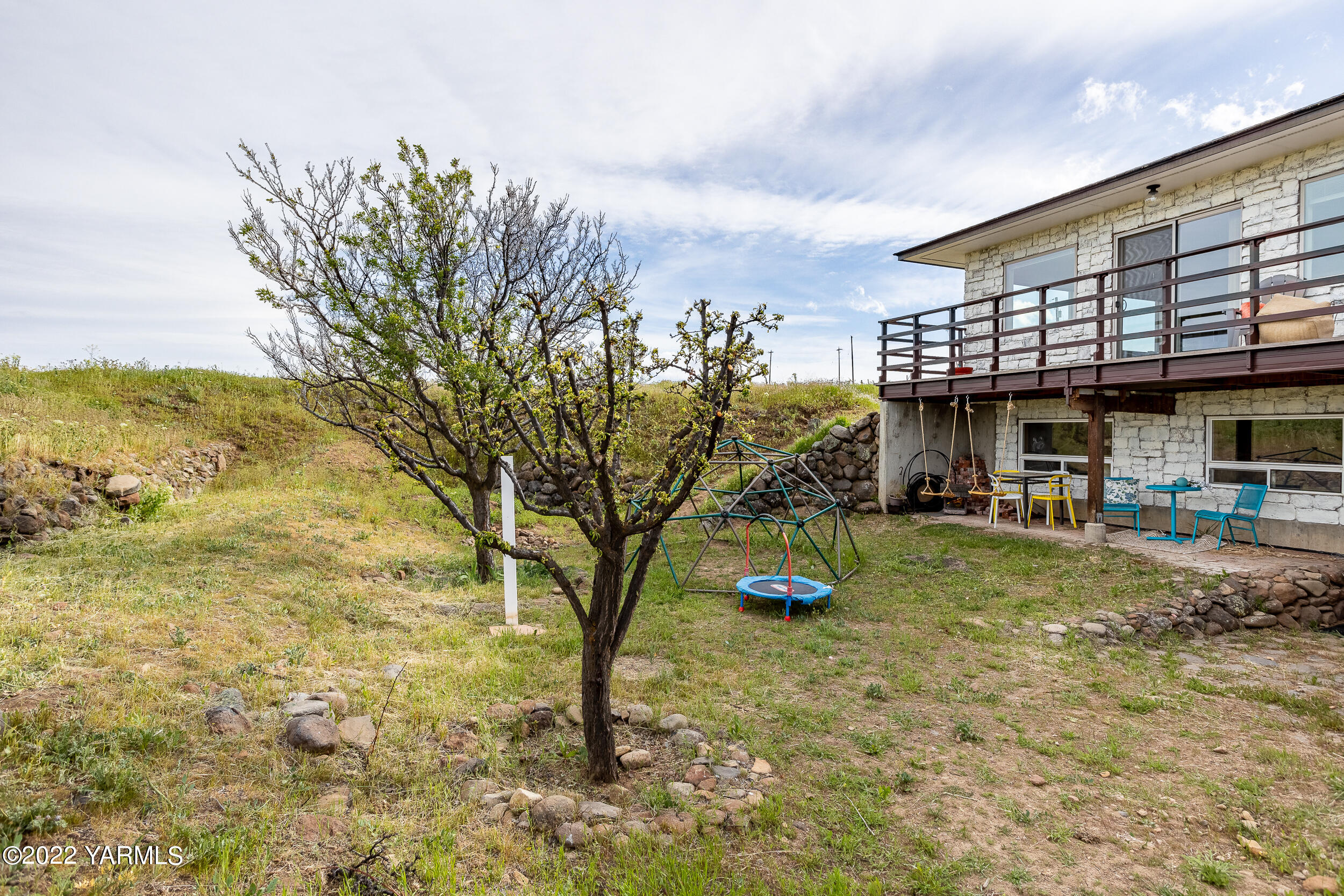 2450 Cook Road Yakima, WA 98908 - Photo 38 of 52 a view of swimming pool with a garden and trees