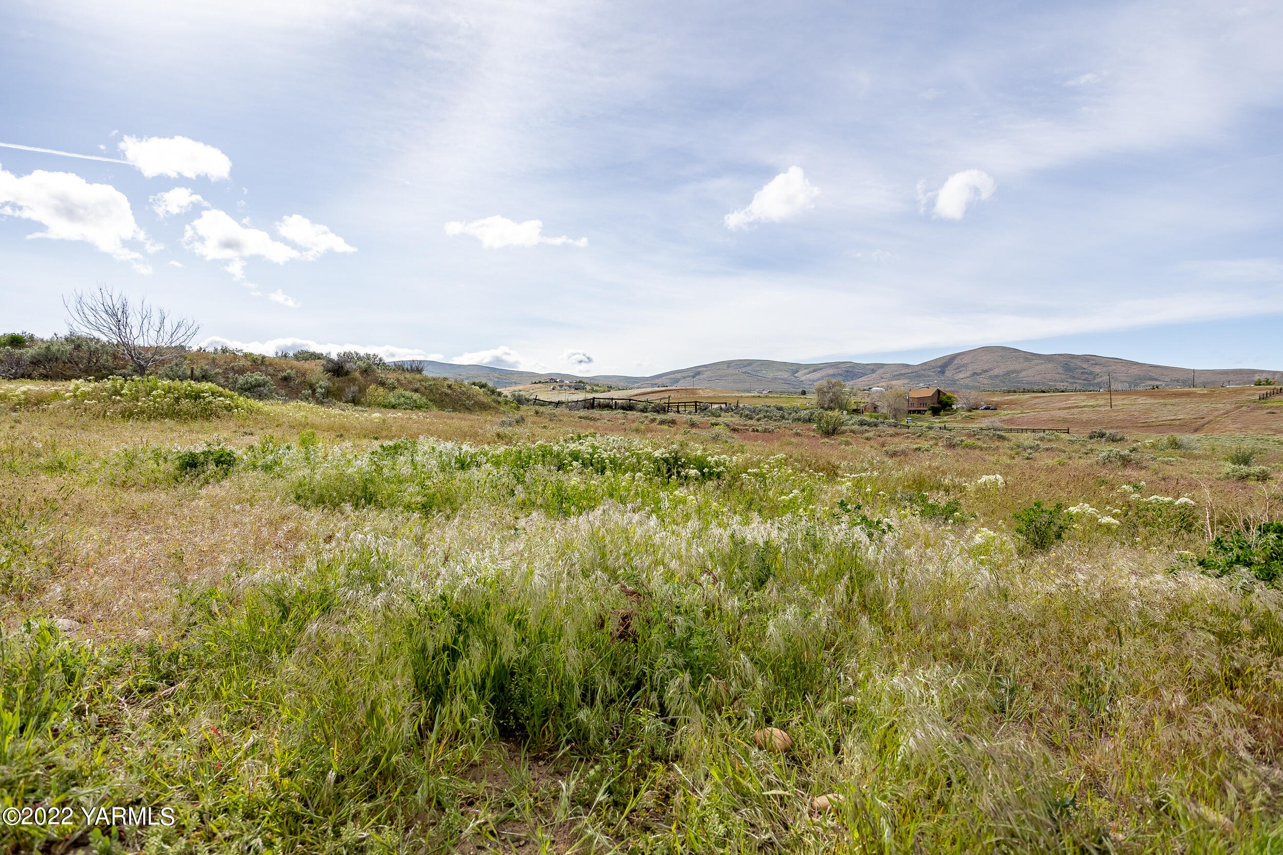 2450 Cook Road Yakima, WA 98908 - Photo 43 of 52 a view of an ocean