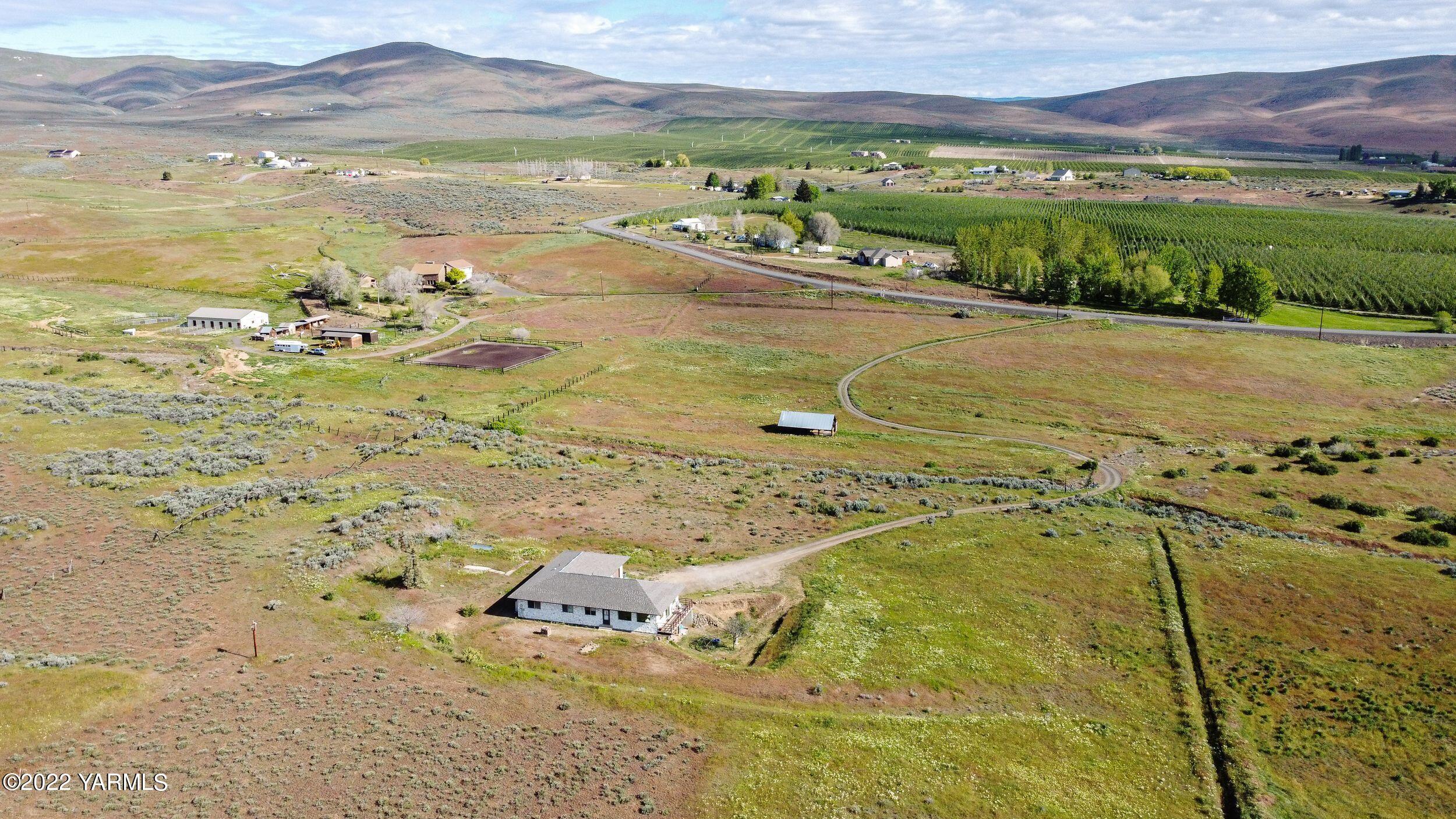 2450 Cook Road Yakima, WA 98908 - Photo 49 of 52 a view of an ocean and beach