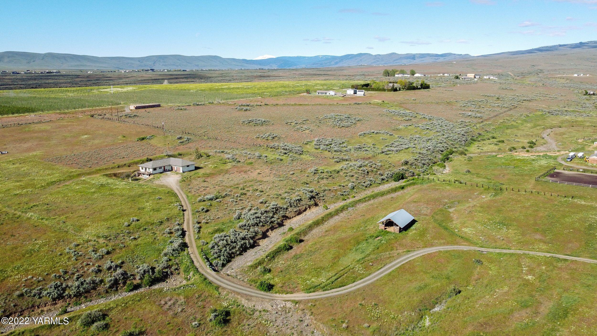 2450 Cook Road Yakima, WA 98908 - Photo 50 of 52 a view of an ocean beach