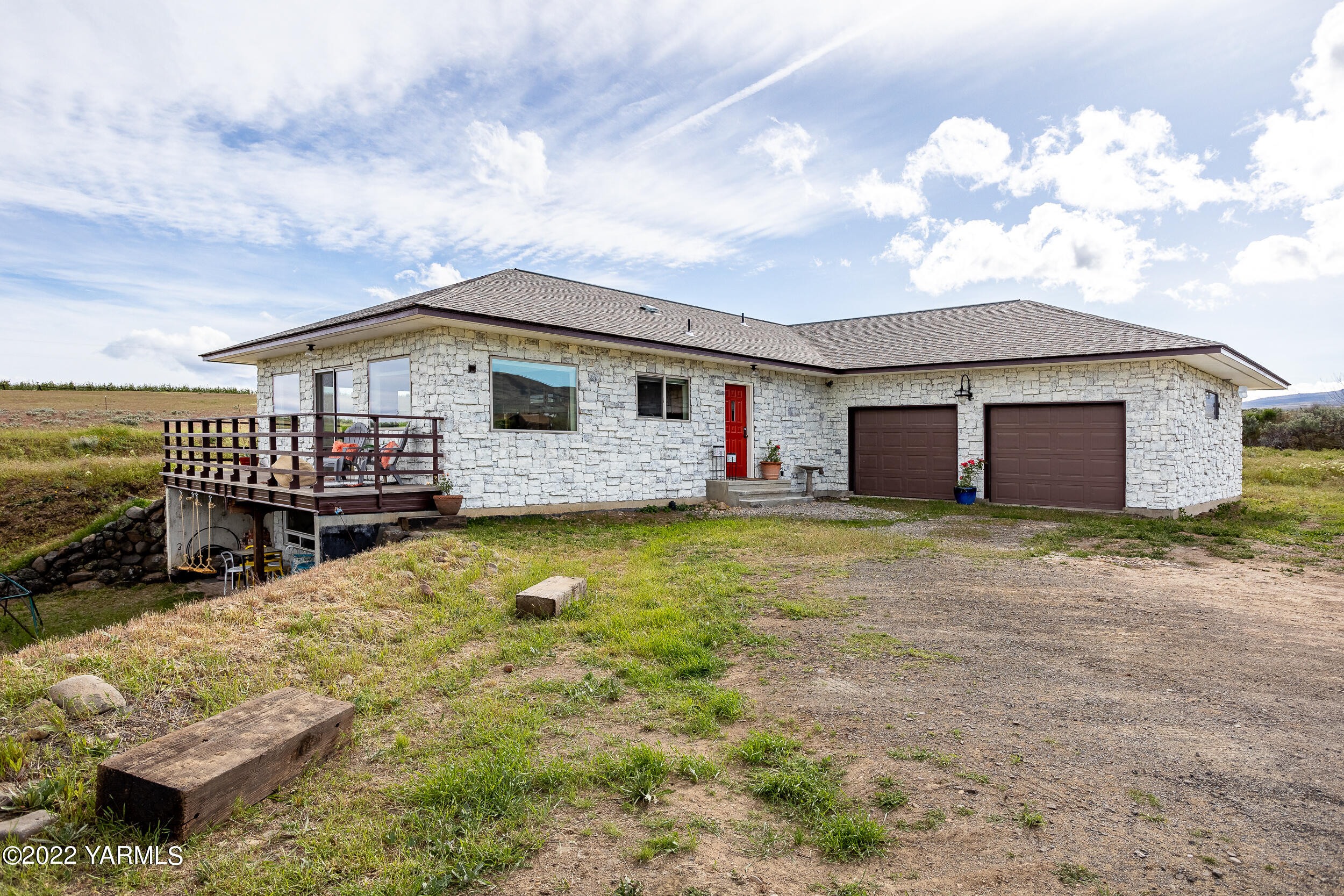 2450 Cook Road Yakima, WA 98908 - Photo 5 of 52 a front view of house with yard outdoor seating and barbeque oven