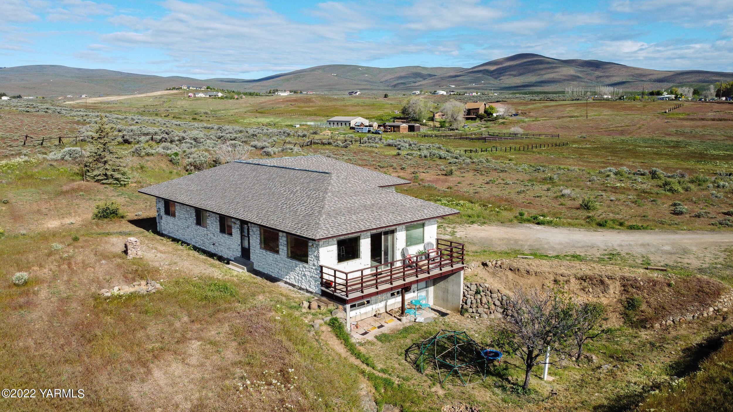 2450 Cook Road Yakima, WA 98908 - Photo 51 of 52 a view of a lake with a mountain