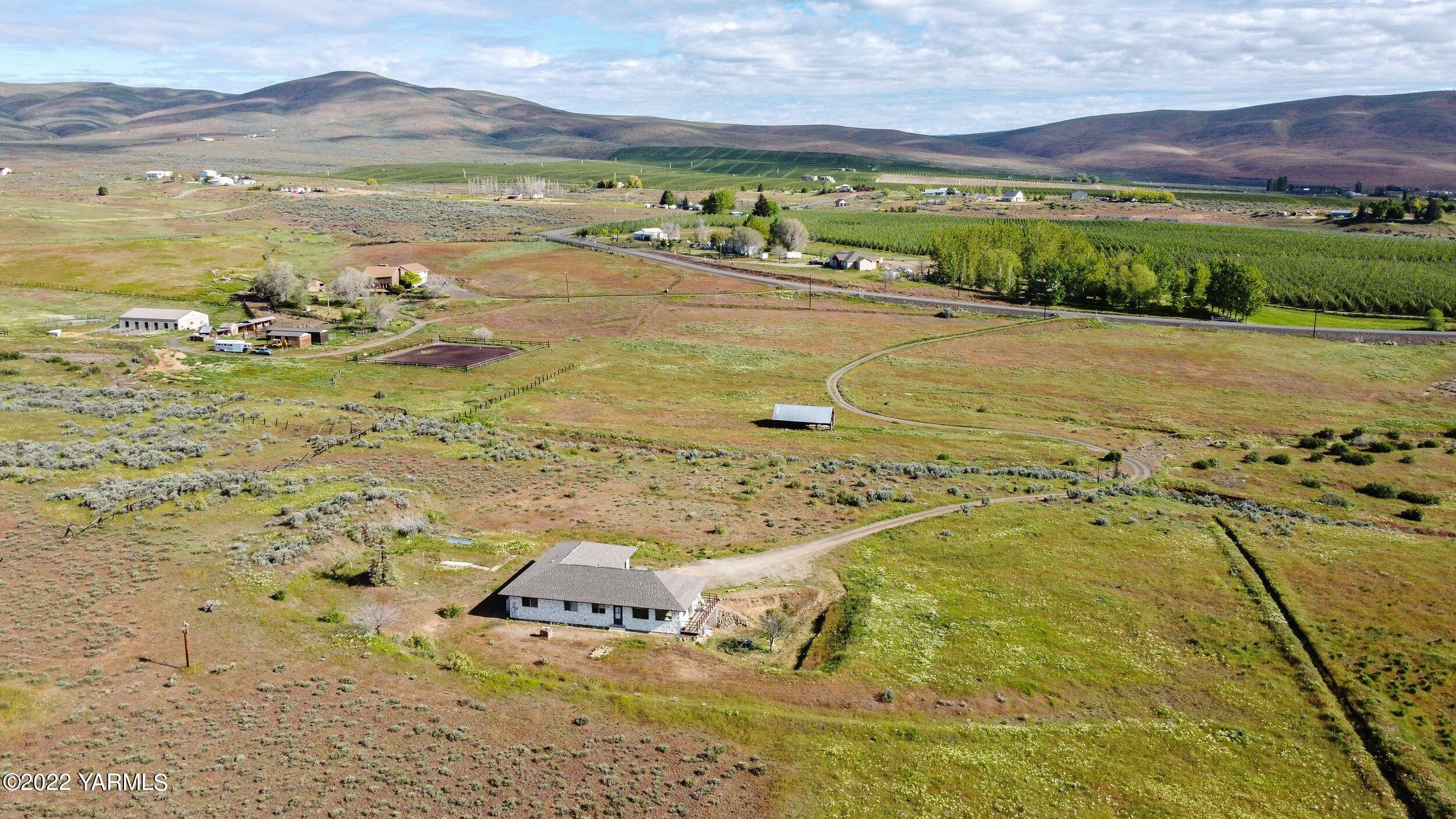 2450 Cook Road Yakima, WA 98908 - Photo 52 of 52 a view of an ocean and beach