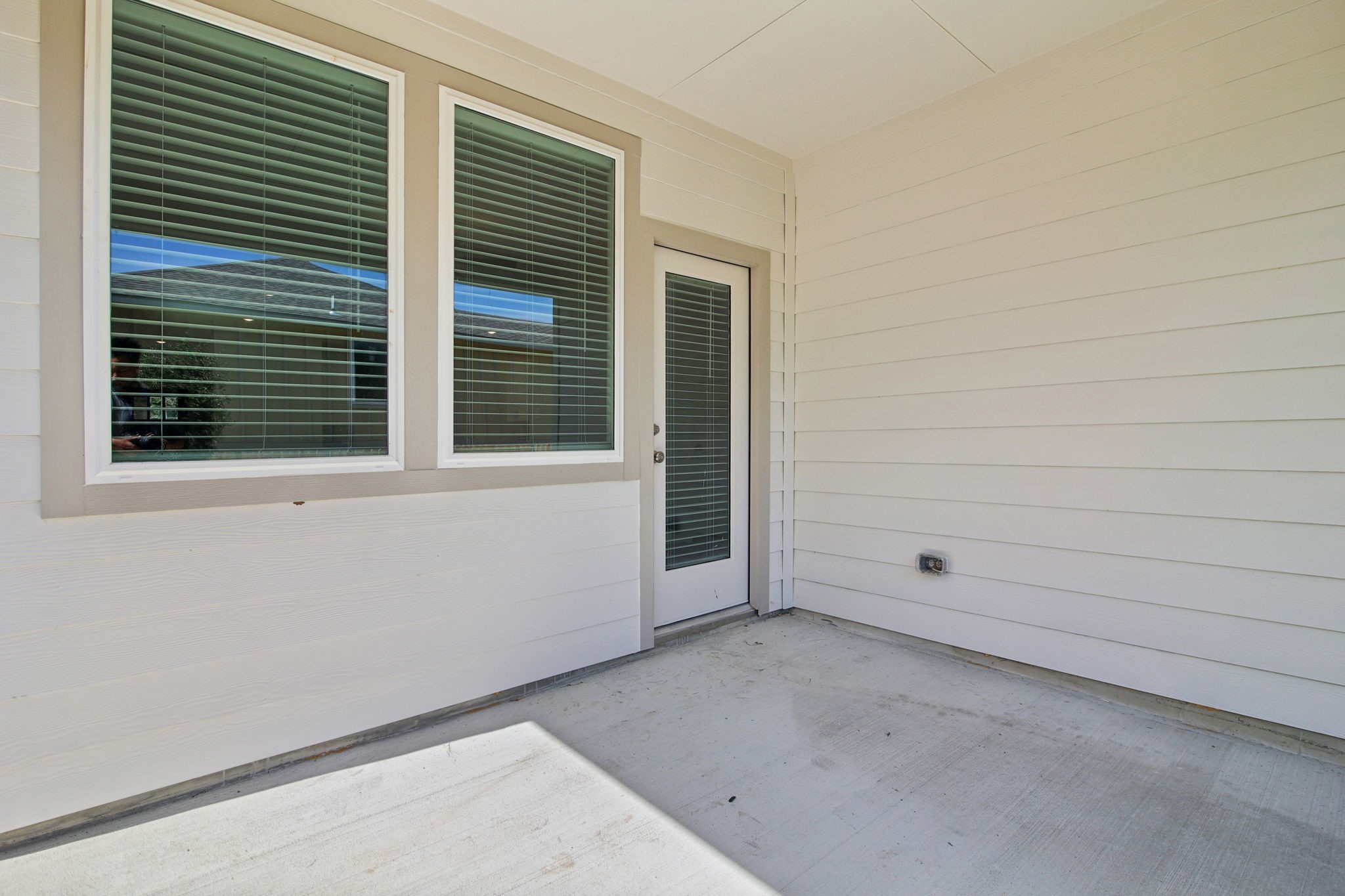 259 Charles Rdg Drive Montgomery, TX 77316 - Photo 29 of 44 Photo is not of the actual home, but is an inspirational photo of builder’s model home and may depict options, furnishings, and/or decorator features that are not included