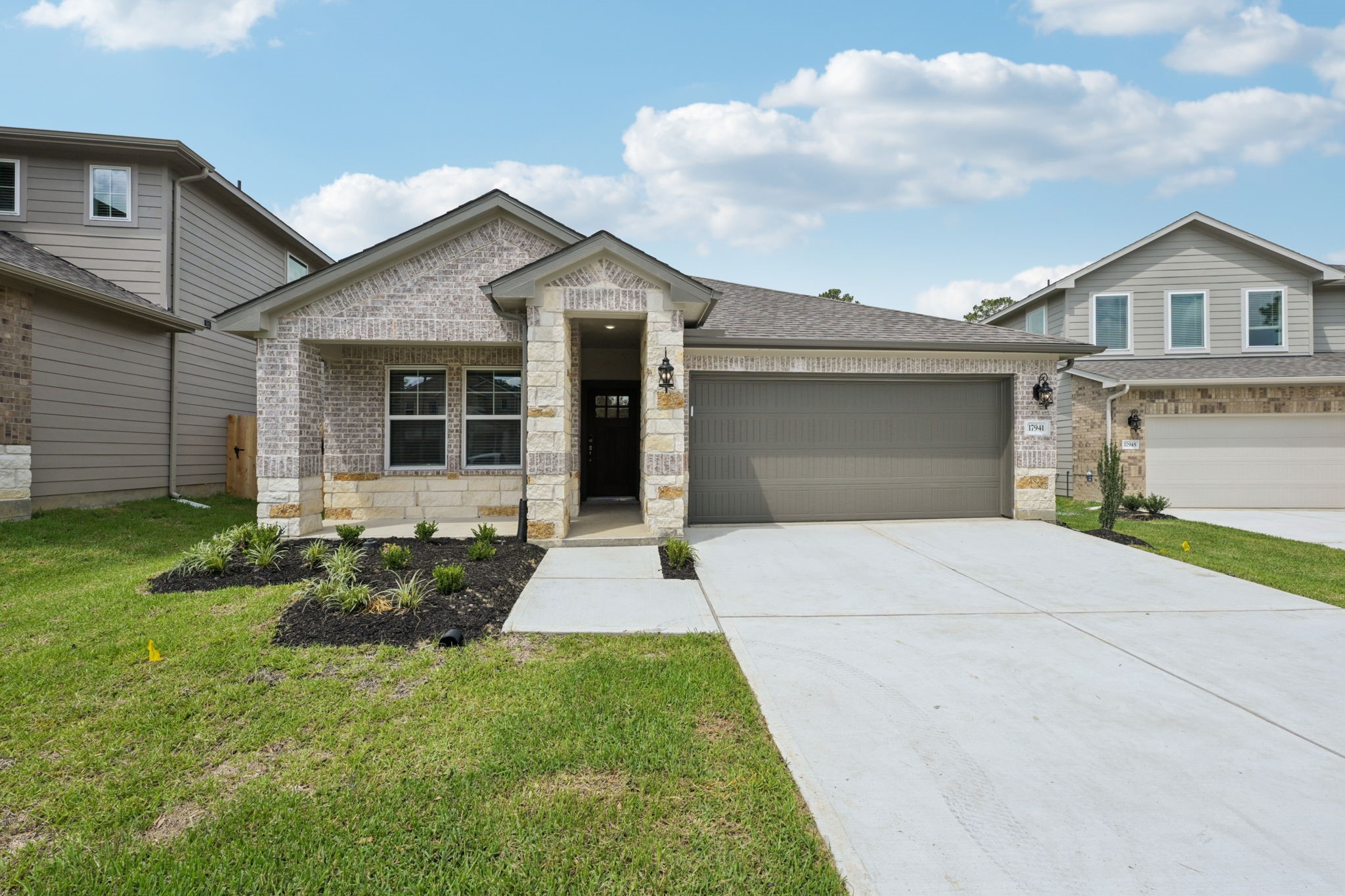 259 Charles Rdg Drive Montgomery, TX 77316 - Photo 36 of 44 Photo is not of the actual home, but is an inspirational photo of builder’s model home and may depict options, furnishings, and/or decorator features that are not included