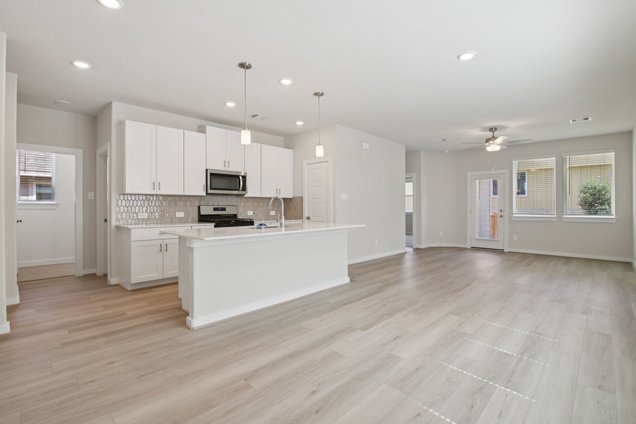 259 Charles Rdg Drive Montgomery, TX 77316 - Photo 8 of 44 Photo is not of the actual home, but is an inspirational photo of builder’s model home and may depict options, furnishings, and/or decorator features that are not included