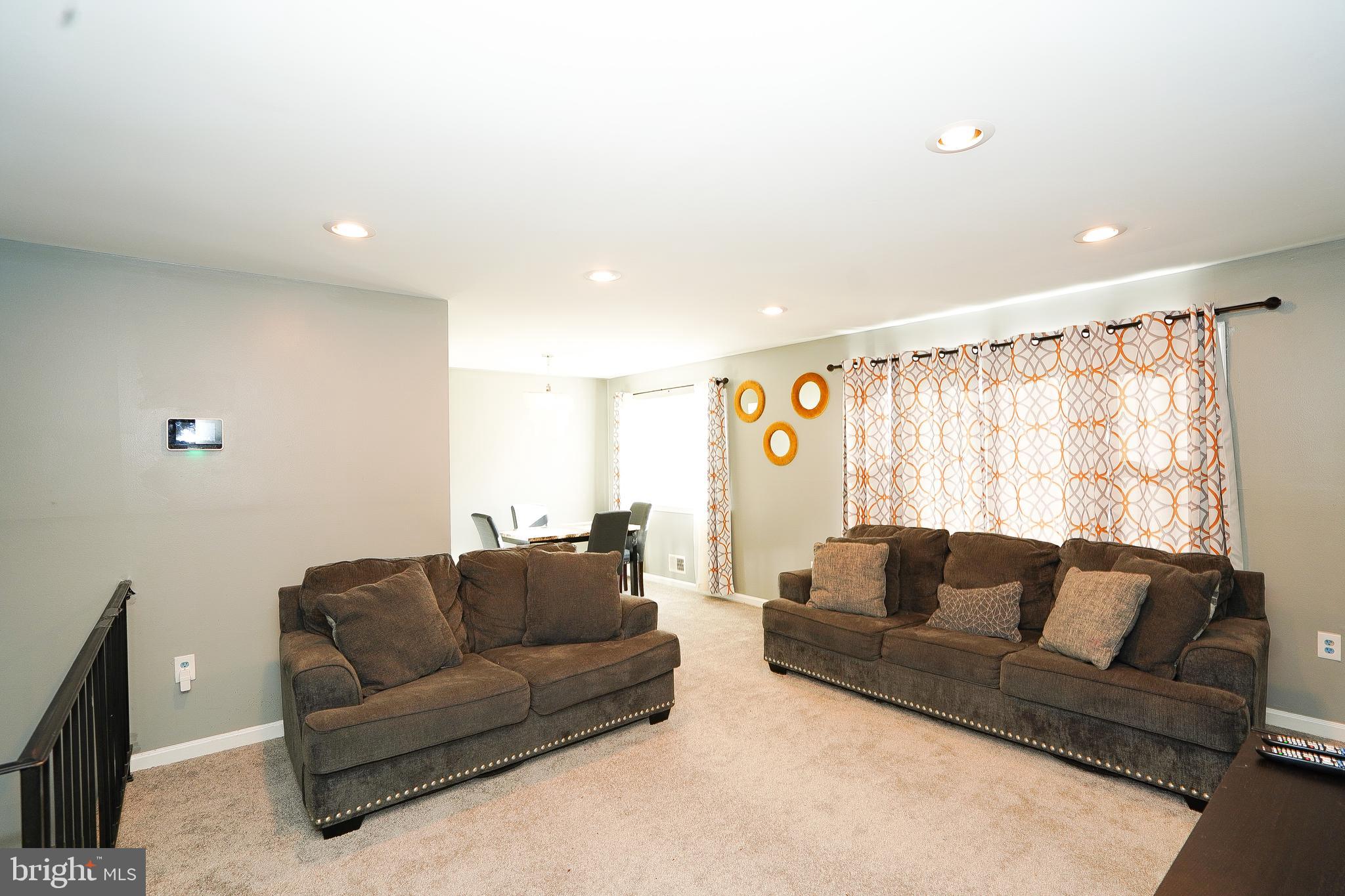 11723 Butlers Branch Road Clinton, MD 20735 - Photo 5 of 12 LIVING ROOM