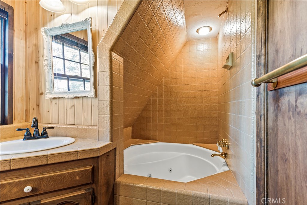 26638 Lake Forest Drive Twin Peaks, CA 92391 - Photo 57 of 72 a bathroom with a sink and a bathtub