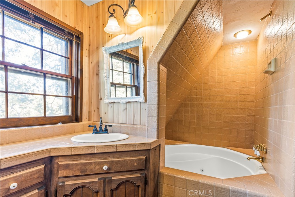 26638 Lake Forest Drive Twin Peaks, CA 92391 - Photo 60 of 72 a bathroom with a bath tub and a sink