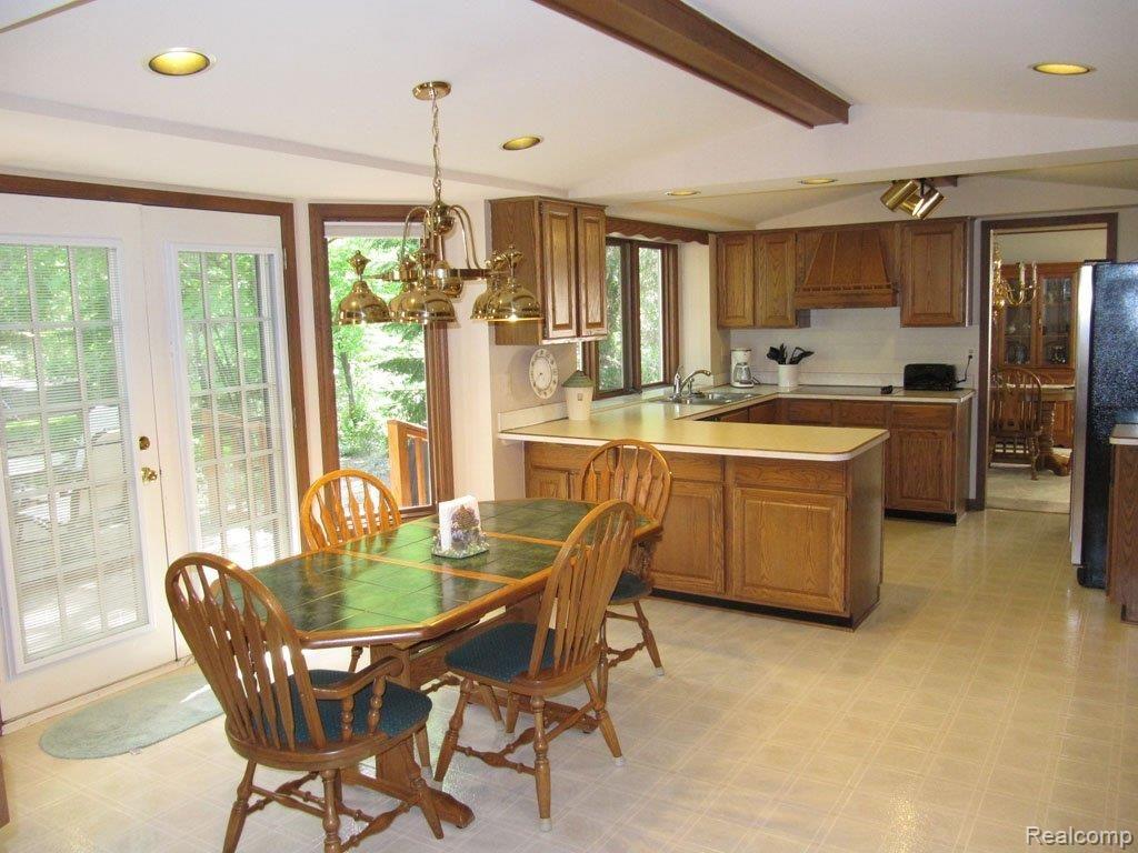 1375 Springwood Lane Rochester, MI 48309 - Photo 3 of 12 Kitchen