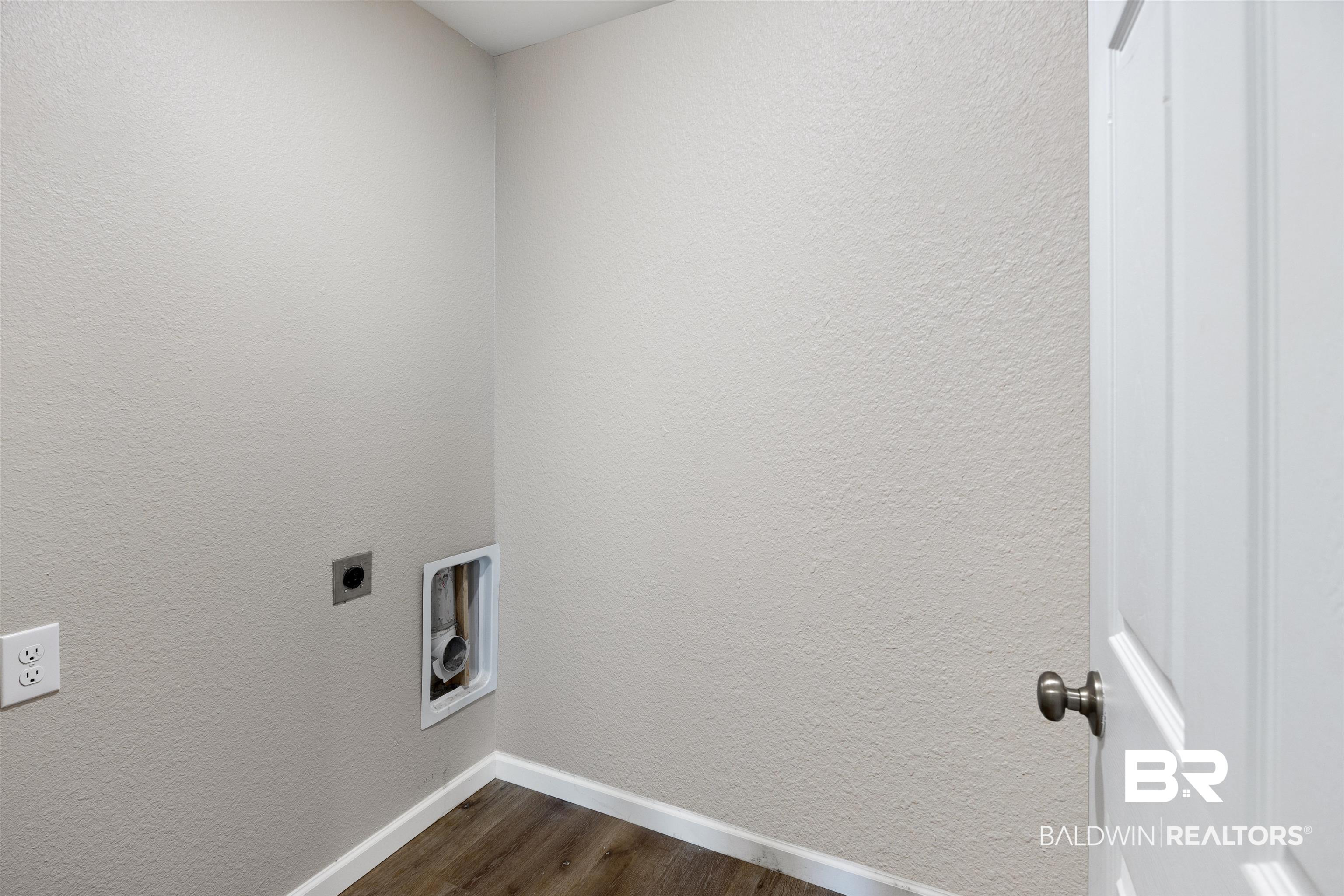 7456 Coppin Drive Foley, AL 36535 - Photo 26 of 32 Laundry room