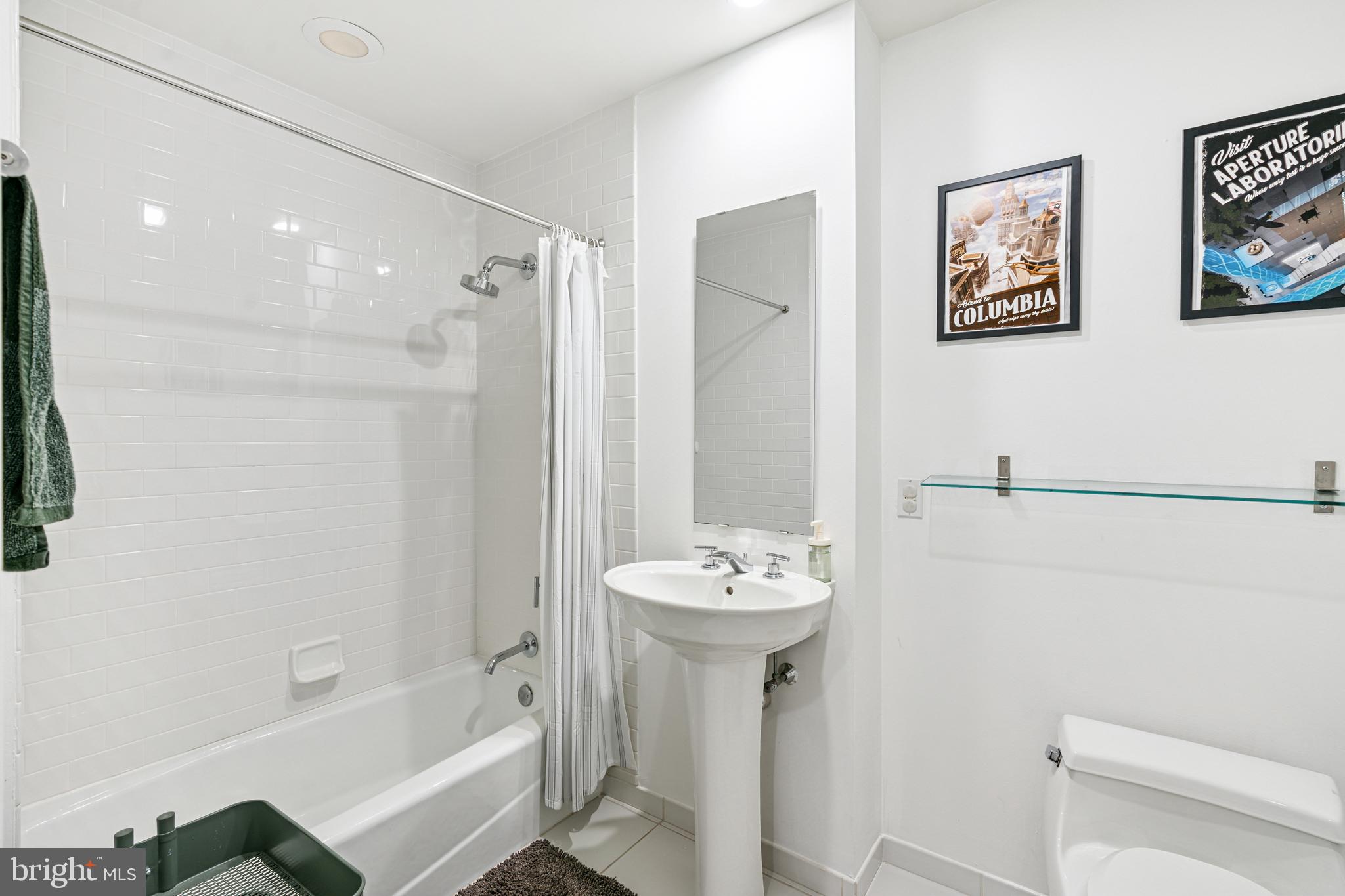 1352 South Street, Unit 217B Philadelphia, PA 19147 - Photo 21 of 26 Second Bath