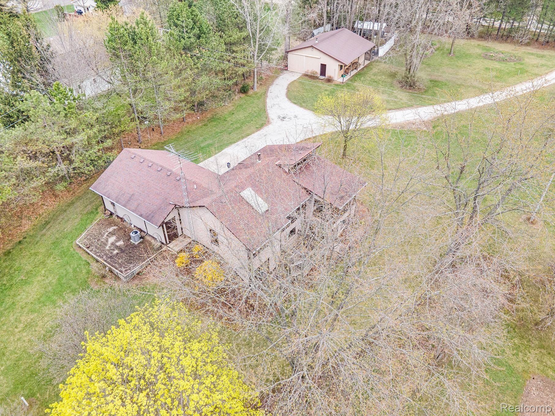 1655 Gray Road Lapeer, MI 48446 - Photo 10 of 36 210412-Brennan-1655-Gray-Road---Aerials---005.jpg