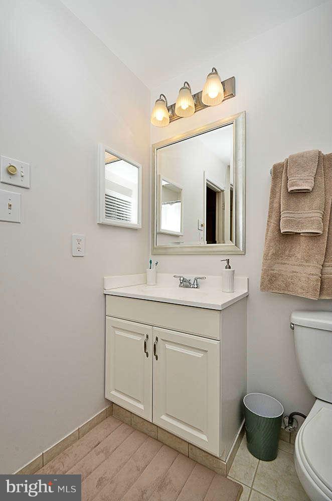 8436 Reflection Lane Vienna, VA 22182 - Photo 13 of 25 Bath (Master)