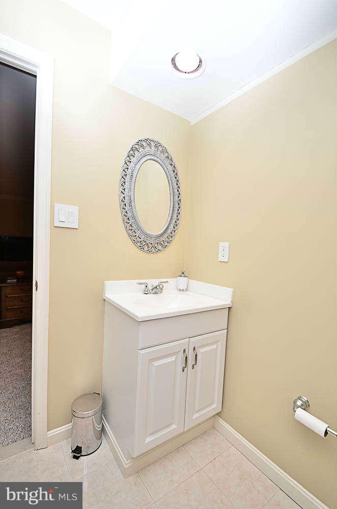8436 Reflection Lane Vienna, VA 22182 - Photo 20 of 25 Bath