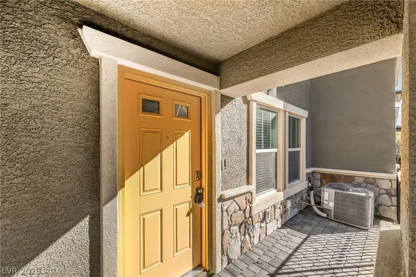 $1,900 | 349 Summer Sparrow Avenue, Henderson, NV 89011