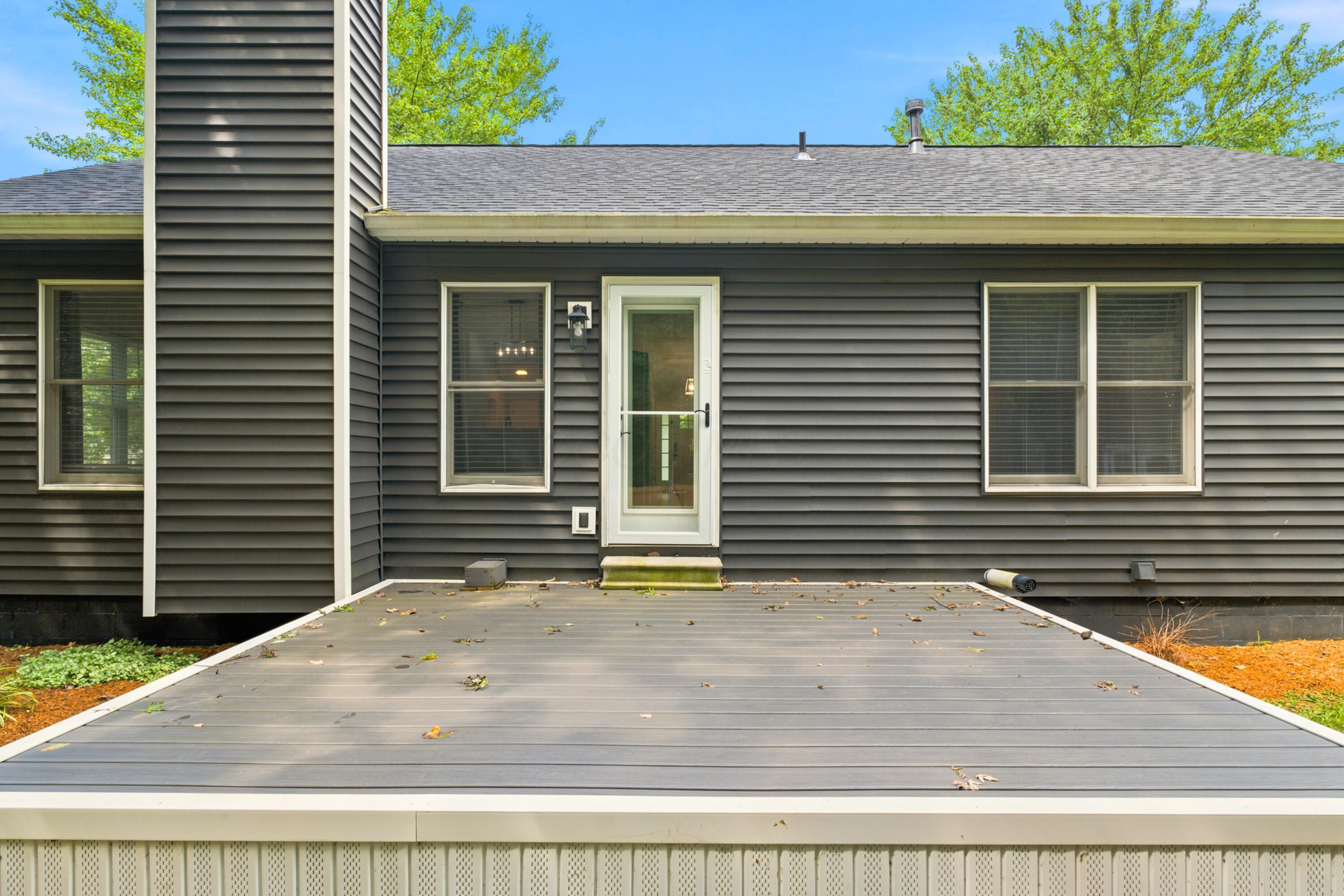 9825 Lynns Road Etna, OH 43062 - Photo 14 of 62 Deck