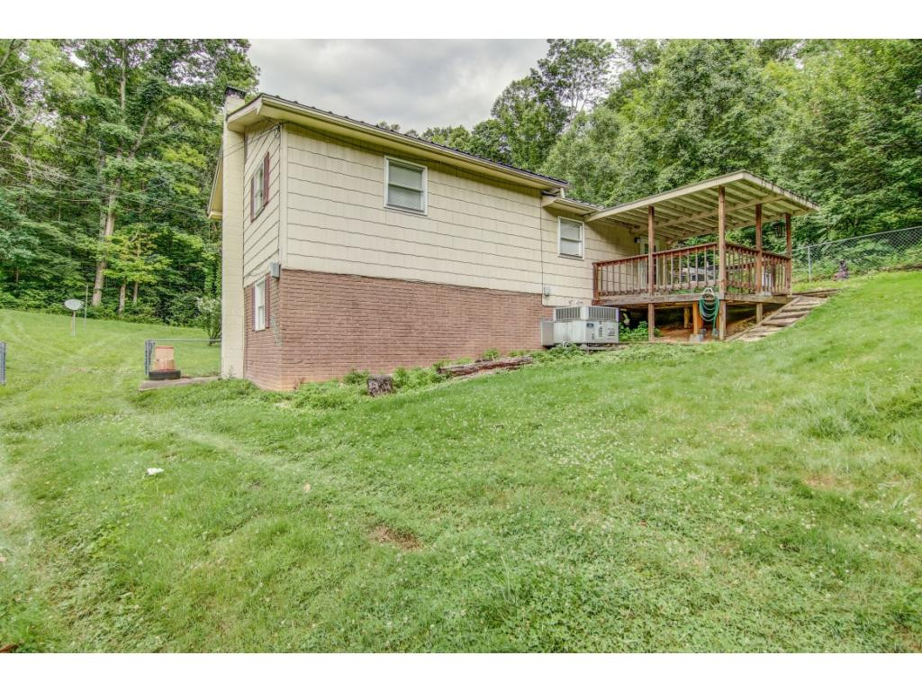 350 Sneed Hill Road Elizabethton, TN 37643 - Photo 3 of 33 Photo 3
