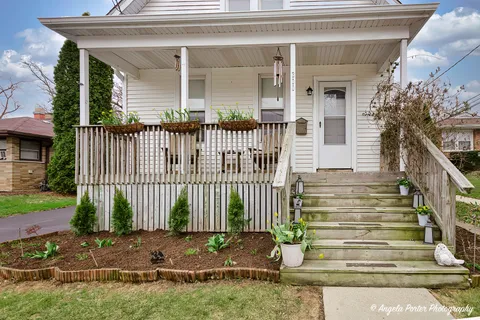 $295,000 | 300 Park Avenue, Antioch, IL 60002