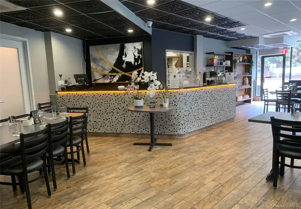 $875,000 | 2 Bay Club Drive, Unit 17P | Bay Terrace