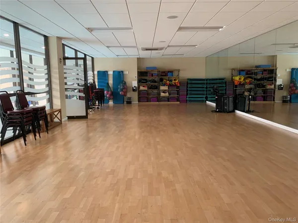 $875,000 | 2 Bay Club Drive, Unit 17P | Bay Terrace