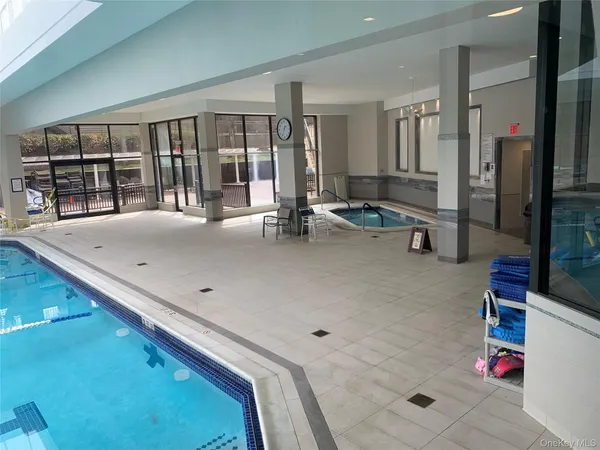 $875,000 | 2 Bay Club Drive, Unit 17P | Bay Terrace