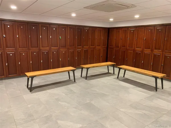 $875,000 | 2 Bay Club Drive, Unit 17P | Bay Terrace