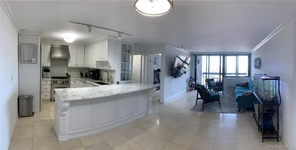 $875,000 | 2 Bay Club Drive, Unit 17P | Bay Terrace