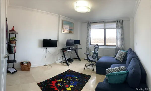 $875,000 | 2 Bay Club Drive, Unit 17P | Bay Terrace