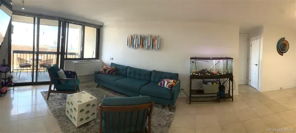 $875,000 | 2 Bay Club Drive, Unit 17P | Bay Terrace