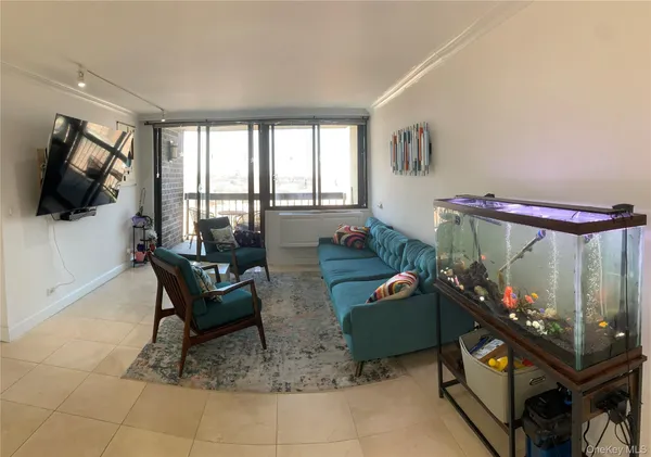 $875,000 | 2 Bay Club Drive, Unit 17P | Bay Terrace