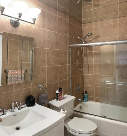 $875,000 | 2 Bay Club Drive, Unit 17P | Bay Terrace