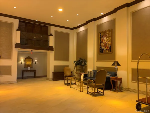 $875,000 | 2 Bay Club Drive, Unit 17P | Bay Terrace