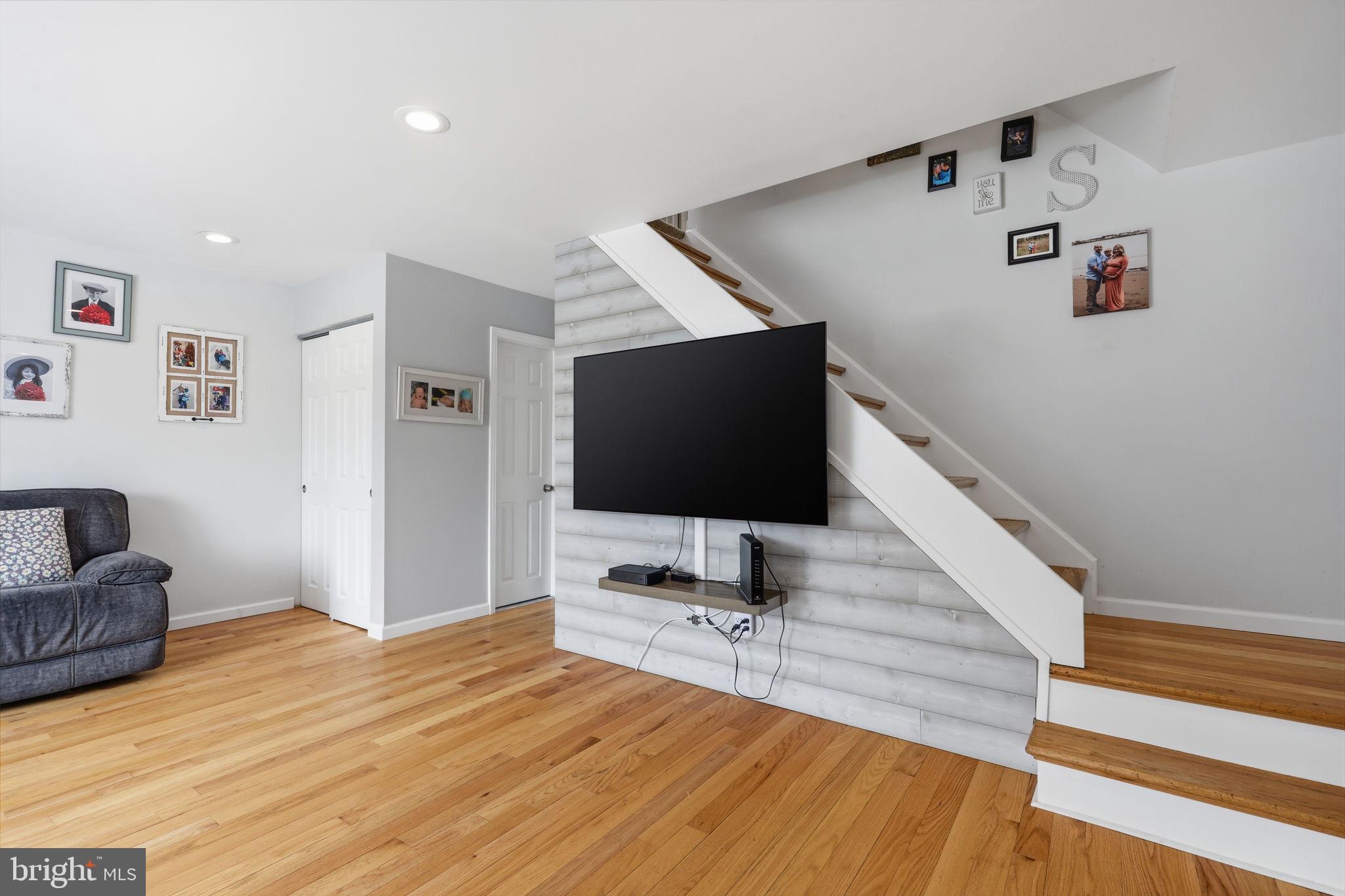 12740 Hollins Road Philadelphia, PA 19154 - Photo 3 of 28