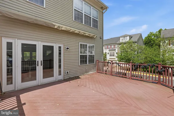 a view of a house with backyard and porch