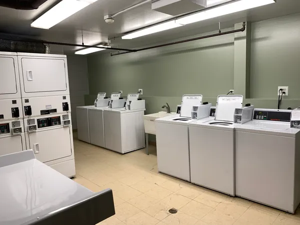 $1,500 | 3 Villa Verde Drive, Unit 307, Buffalo Grove, IL 60089