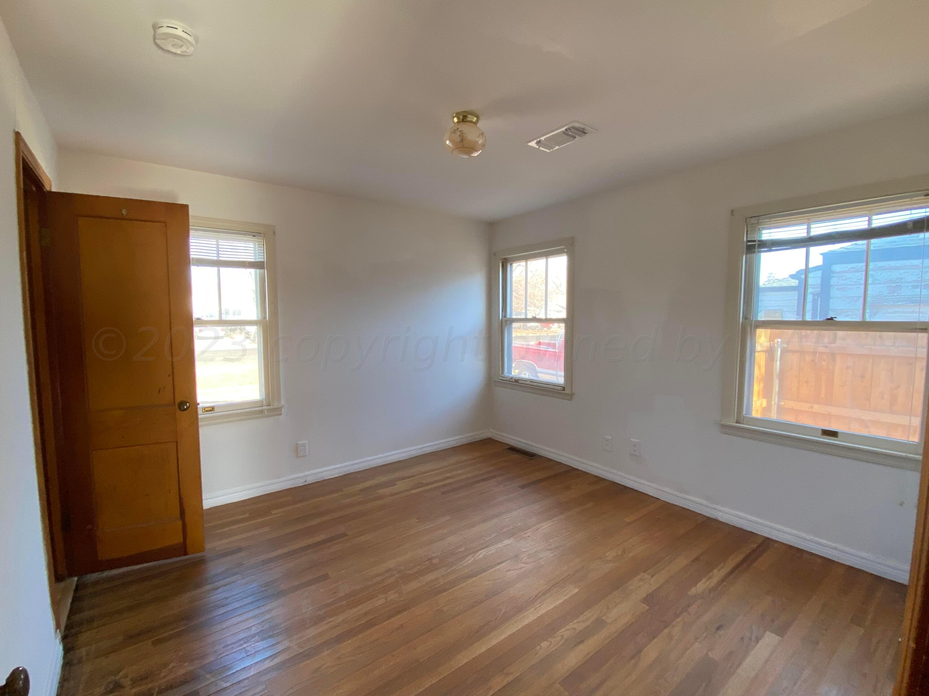 702 Sunset Terrace Amarillo, TX 79106 - Photo 3 of 12 IMG_3511