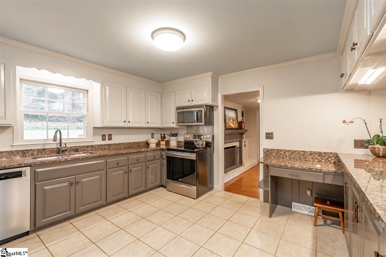 30 Ponderosa Road Greenville, SC 29607 - Photo 2 of 31