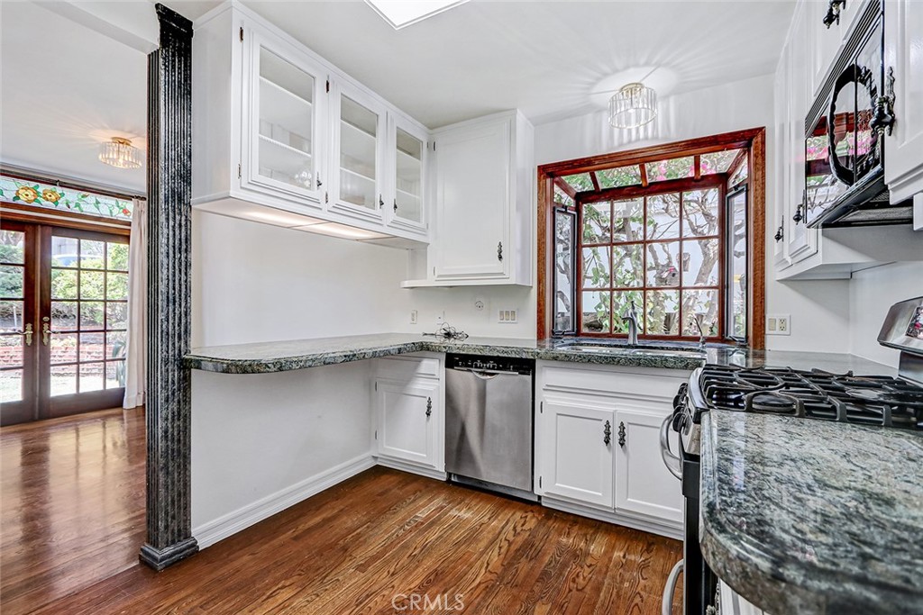 1216 3rd Street Manhattan Beach, CA 90266 - Photo 11 of 22