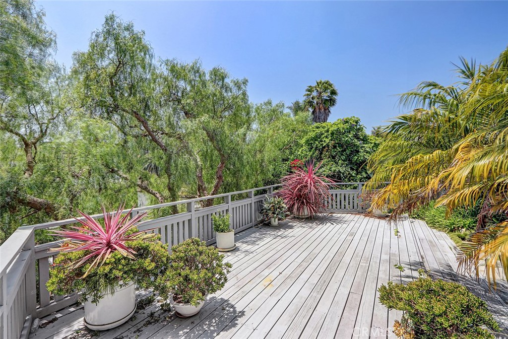 1216 3rd Street Manhattan Beach, CA 90266 - Photo 2 of 22